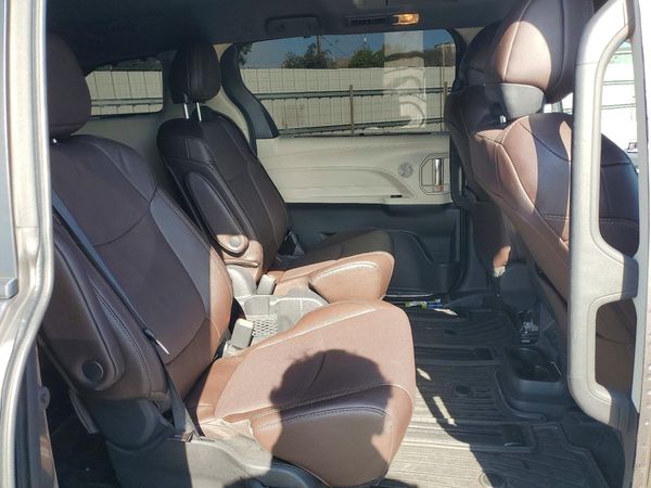 2022 TOYOTA SIENNA Platinum — PSRS