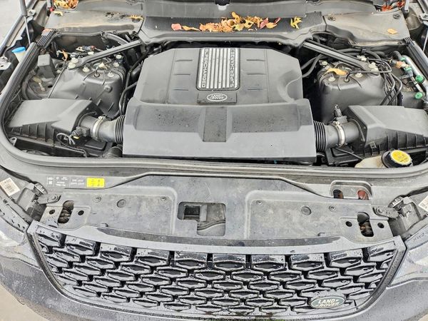 2020 LAND ROVER DISCOVERY HSE LUXURY — Engine bay