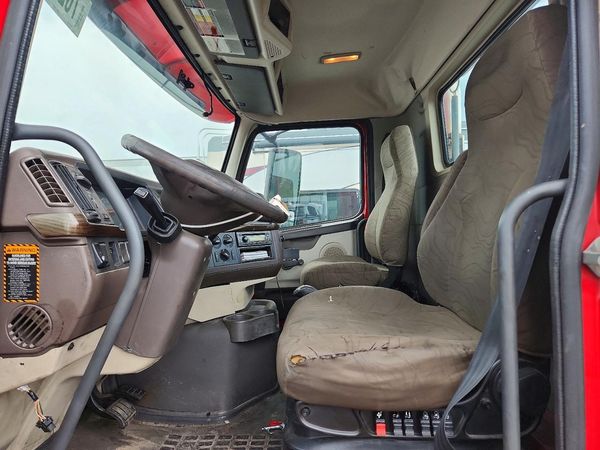 2014 VOLVO VN — DENT