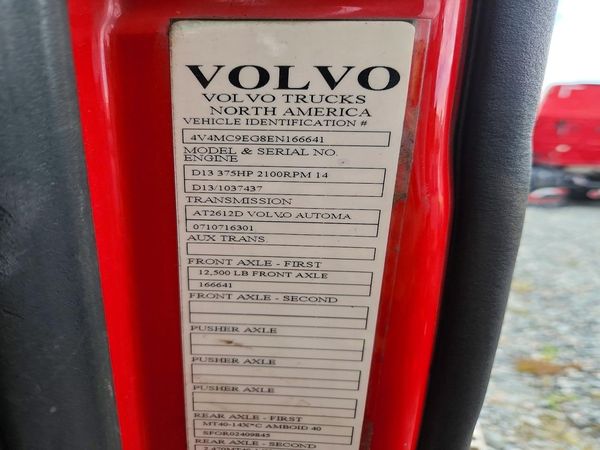 2014 VOLVO VN — VINS