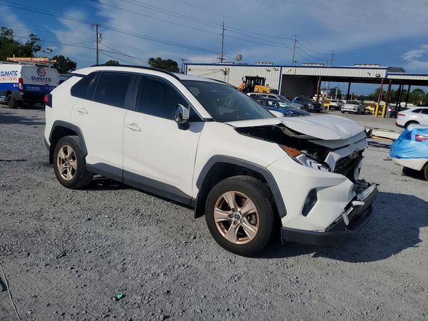 2019 TOYOTA RAV4 — Passenger 3/4