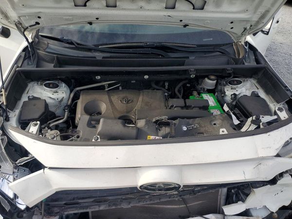 2019 TOYOTA RAV4 — Engine bay