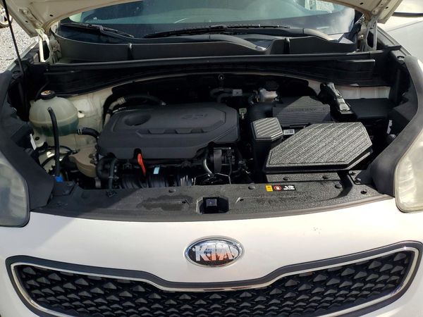 2019 KIA SPORTAGE LX — Engine bay