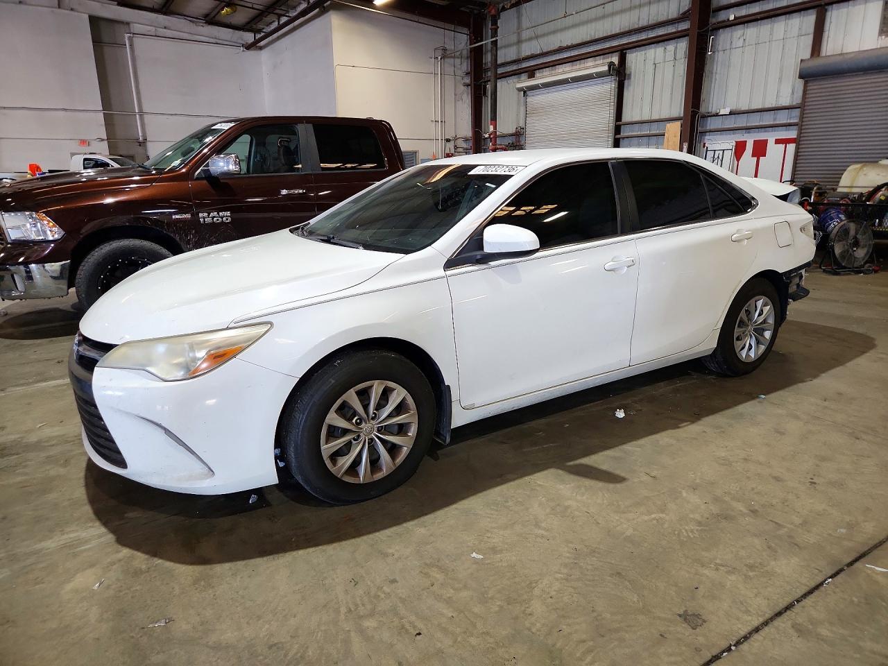 2017 TOYOTA CAMRY LE/SE/XLE/XSE — Front 3/4