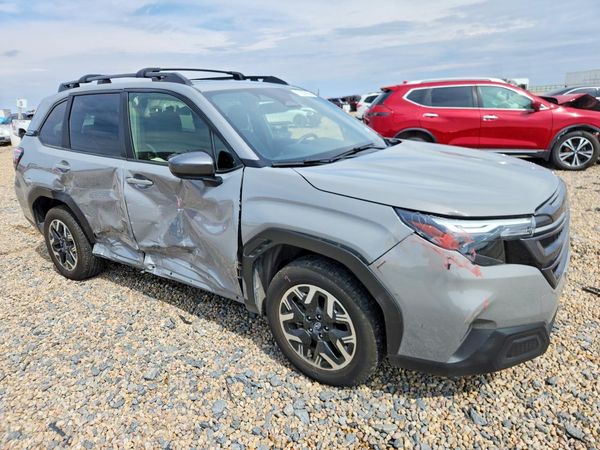 2025 SUBARU FORESTER Premium — Passenger 3/4