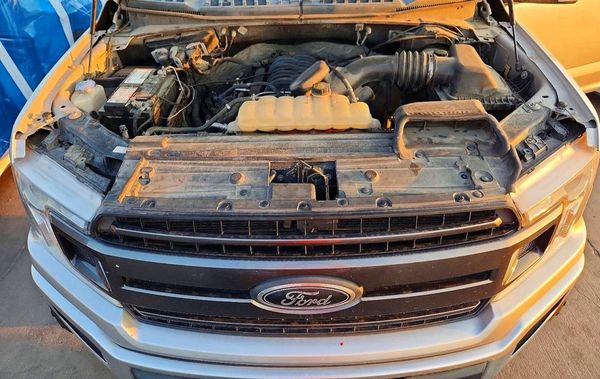 2018 FORD F150 — Engine bay