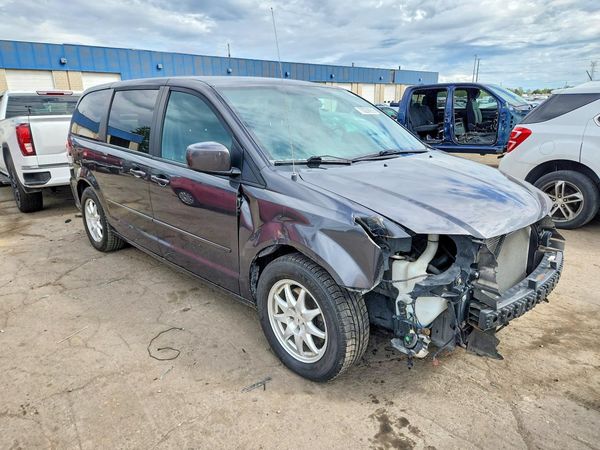2016 DODGE GRAND CARAVAN R/T — Passenger 3/4