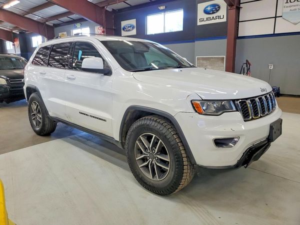 2020 JEEP GRAND CHEROKEE Laredo — Passenger 3/4