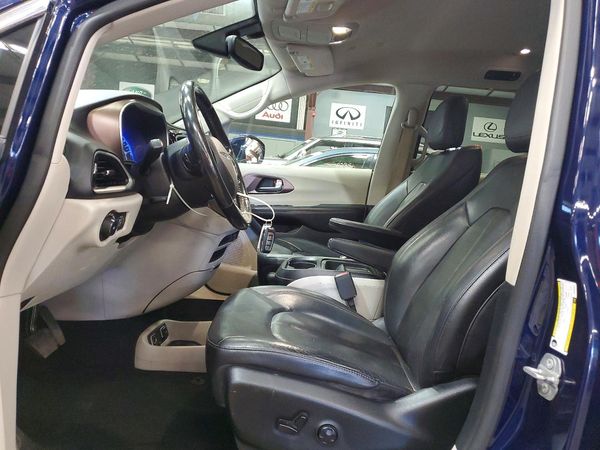 2019 CHRYSLER PACIFICA Touring L — DENT