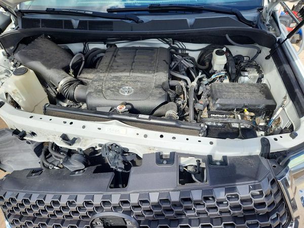 2018 TOYOTA TUNDRA SR/SR5/TRD Pro — Engine bay