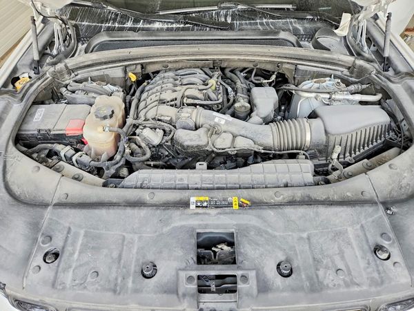 2023 JEEP GRAND CHEROKEE Laredo, Altitude — Engine bay