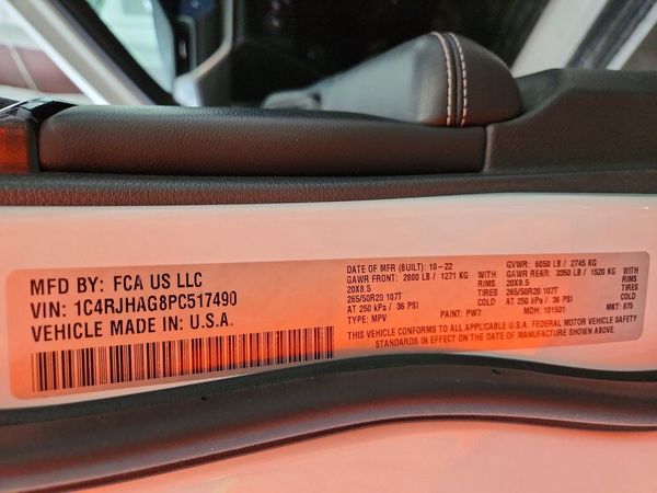 2023 JEEP GRAND CHEROKEE Laredo, Altitude — VINS