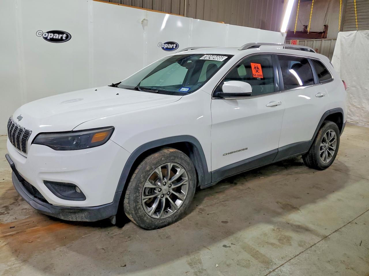 2019 JEEP CHEROKEE Latitude Plus — Front 3/4