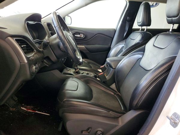 2019 JEEP CHEROKEE Latitude Plus — DENT