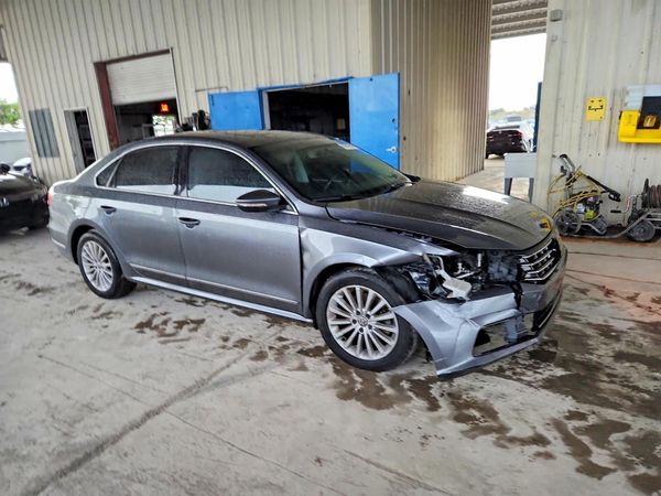 2017 VOLKSWAGEN PASSAT SE — Passenger 3/4