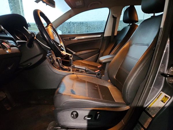 2017 VOLKSWAGEN PASSAT SE — DENT