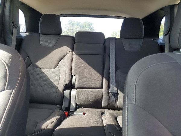2015 JEEP CHEROKEE Latitude — SUVN