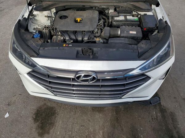 2019 HYUNDAI ELANTRA — Engine bay