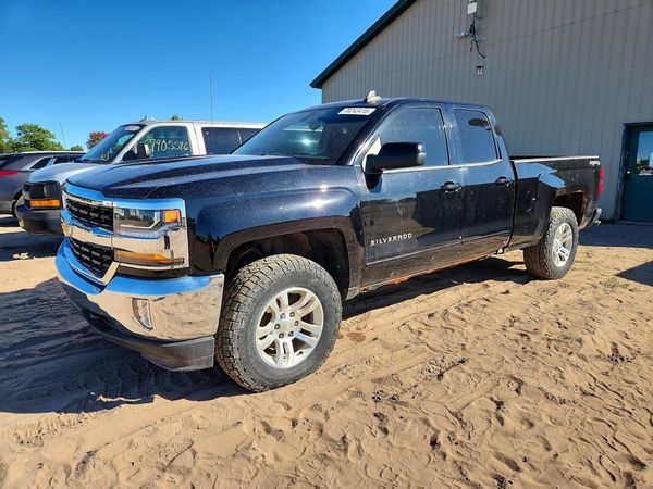 2017 CHEVROLET SILVERADO LT — Front 3/4