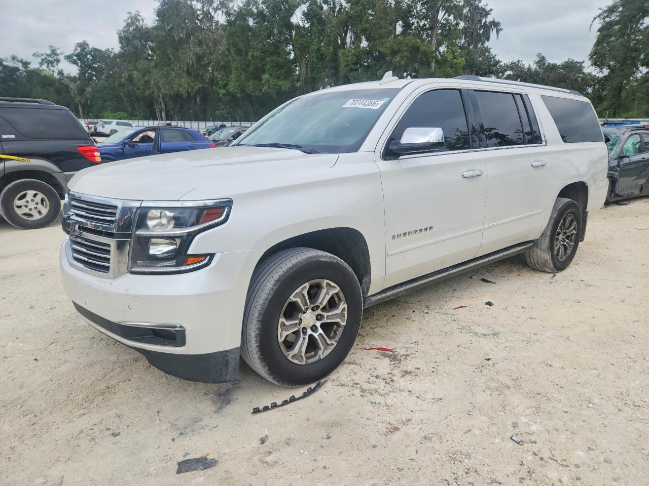 2017 CHEVROLET SUBURBAN Premier — Front 3/4