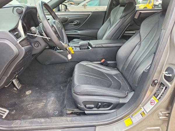 2019 LEXUS ES 350 — DENT
