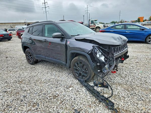 2018 JEEP COMPASS Trailhawk — Passenger 3/4