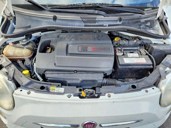 2014 FIAT 500 Pop — Engine bay