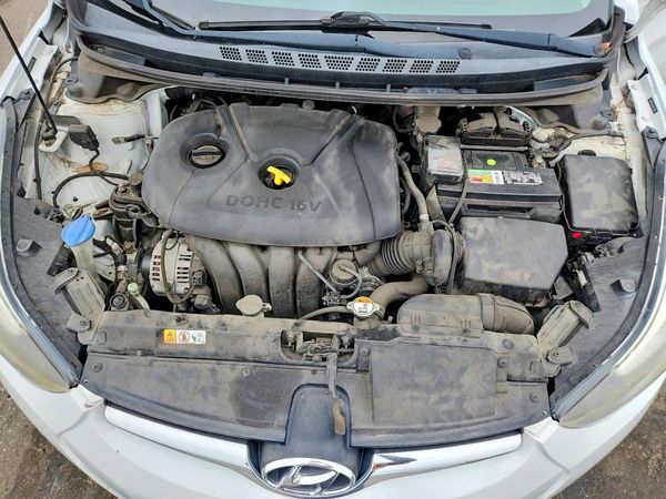 2016 HYUNDAI ELANTRA — Engine bay