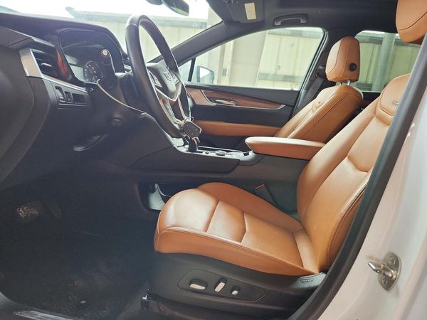 2024 CADILLAC XT5 Premium Luxury — DENT