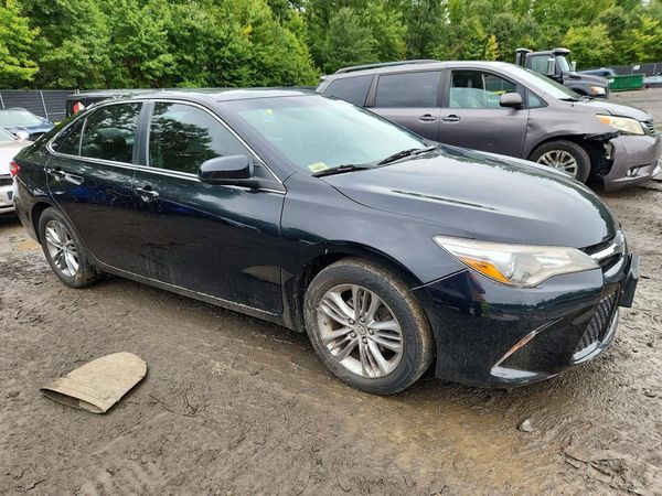 2017 TOYOTA CAMRY LE/SE/XLE/XSE — Passenger 3/4