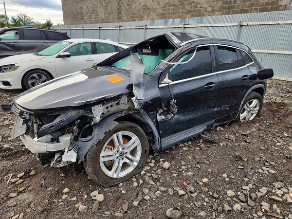 2023 MERCEDES-BENZ GLA-CLASS GLA250 4MATIC — Front 3/4
