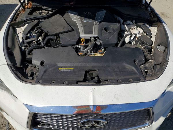 2017 INFINITI Q60 — Engine bay