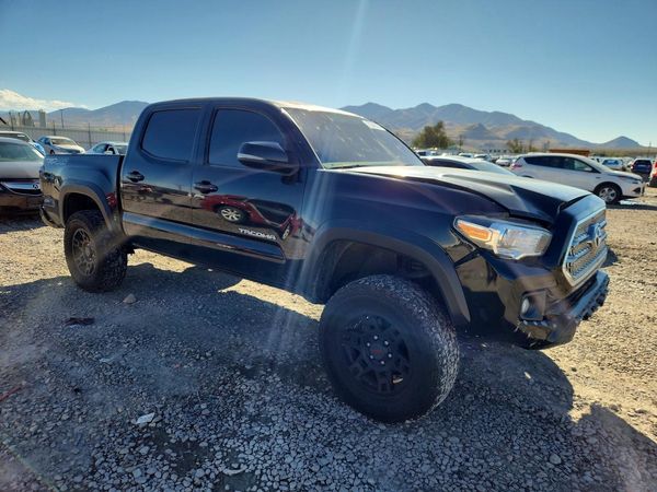 2017 TOYOTA TACOMA — Passenger 3/4