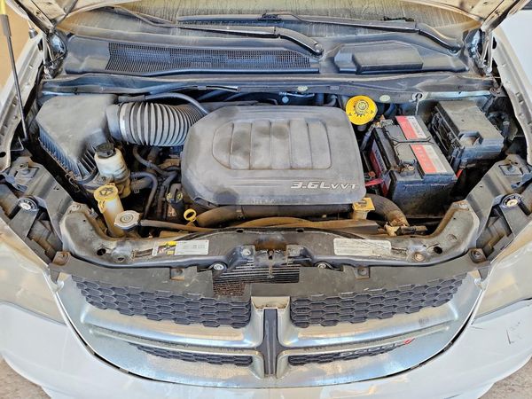 2018 DODGE CARAVAN SE — Engine bay