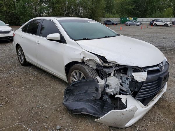 2015 TOYOTA CAMRY — Passenger 3/4