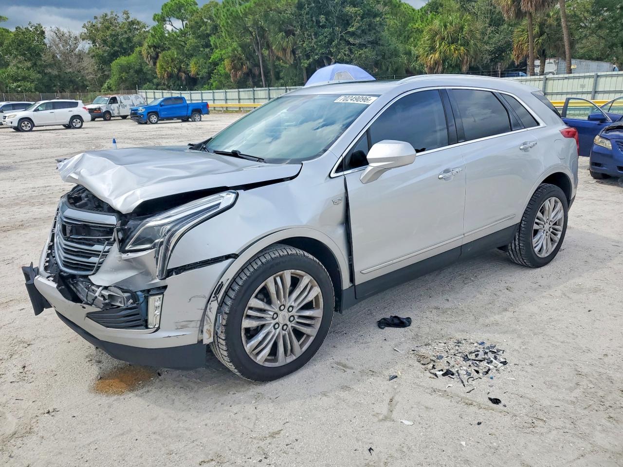 2018 CADILLAC XT5 Premium Luxury — Front 3/4