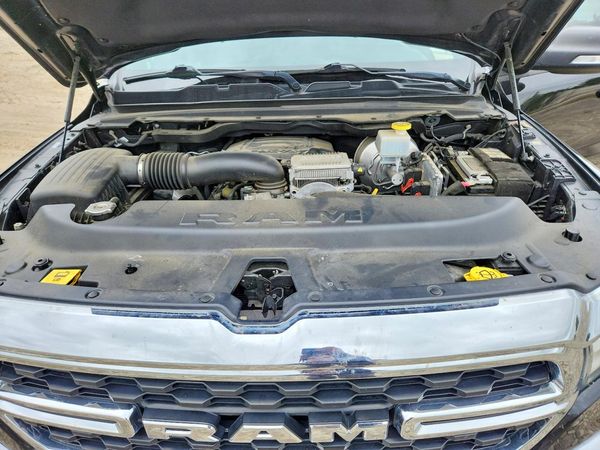 2022 RAM 1500 Big Horn, Lone Star — Engine bay