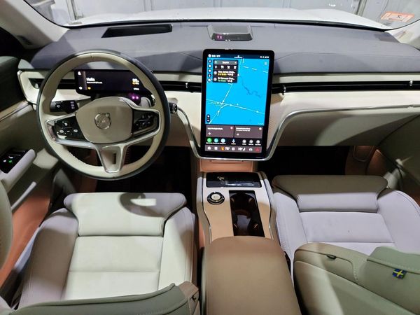 2025 VOLVO EX90 Plus — CKPT