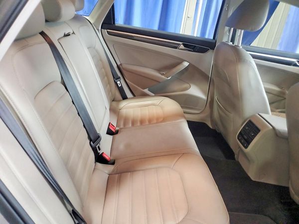 2017 VOLKSWAGEN PASSAT SEL Premium — PSRS