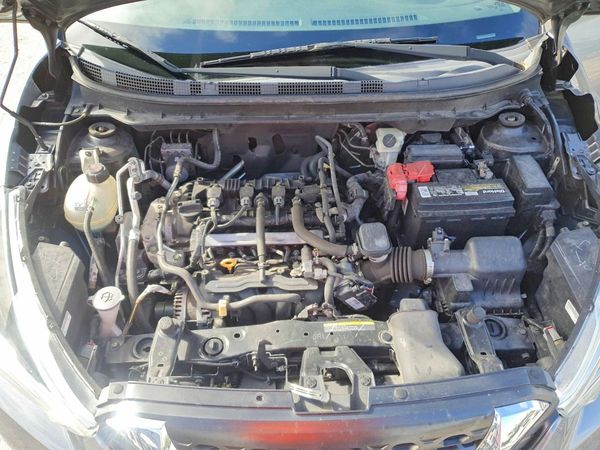 2019 NISSAN KICKS — Engine bay