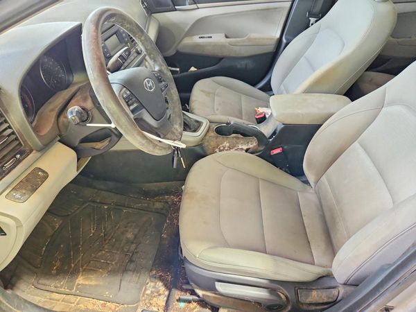 2017 HYUNDAI ELANTRA SE Base — DENT