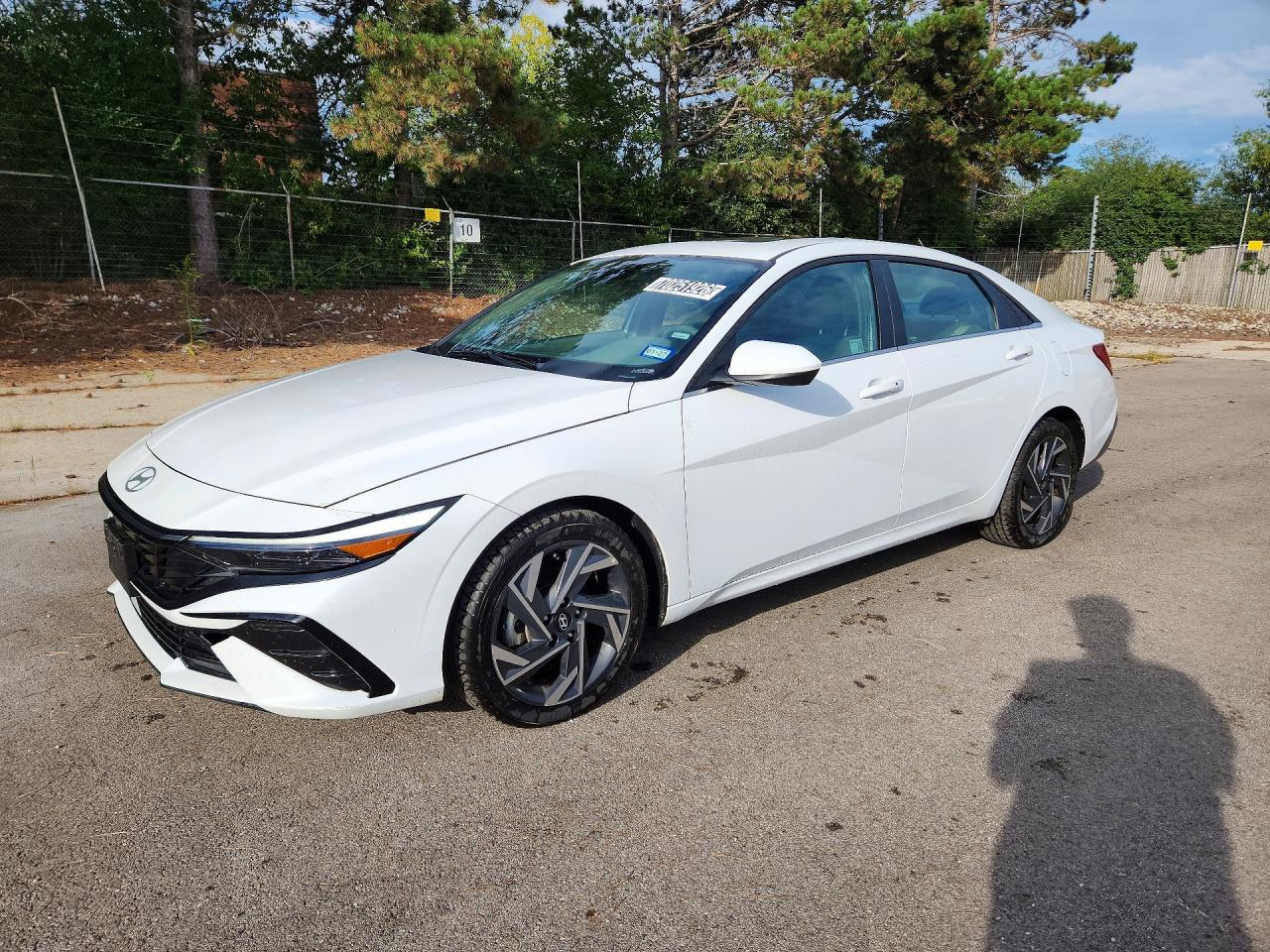 2025 HYUNDAI ELANTRA SEL Convenience — Front 3/4