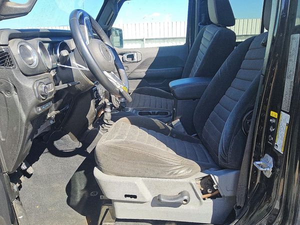 2022 JEEP WRANGLER Unlimited Sahara 4XE — DENT