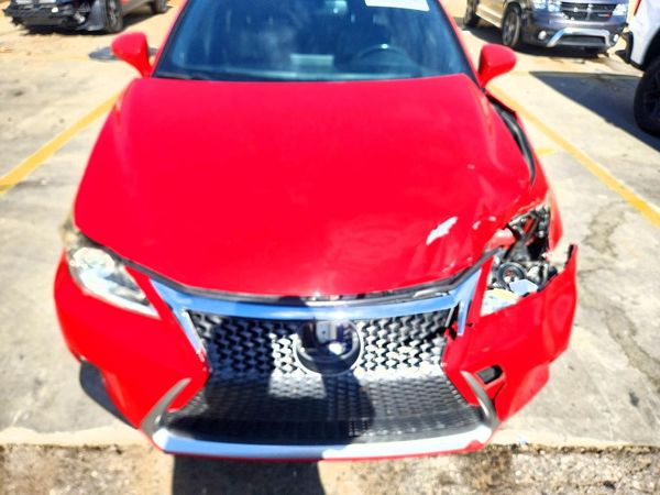 2015 LEXUS CT 200h — Engine bay