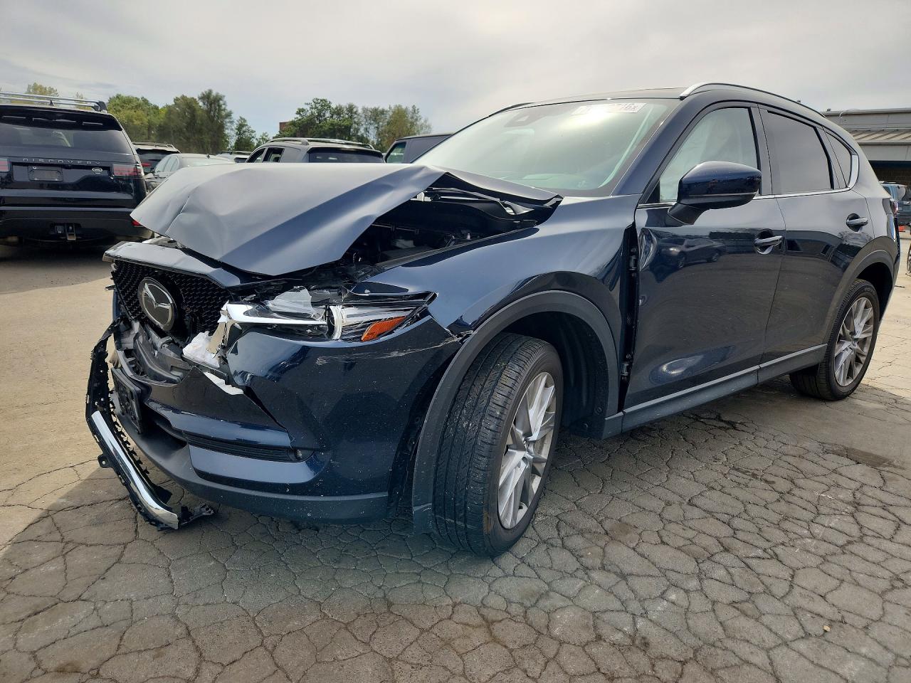 2021 MAZDA CX-5 Grand Touring Reserve — Front 3/4