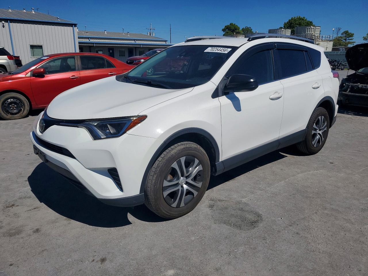 2018 TOYOTA RAV4 LE — Front 3/4