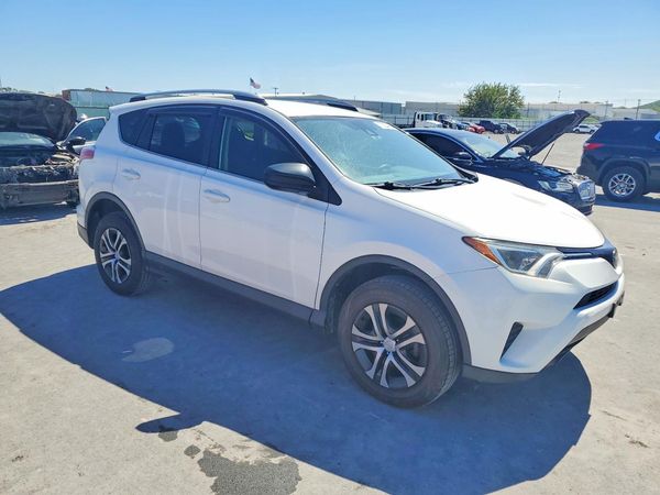 2018 TOYOTA RAV4 LE — Passenger 3/4