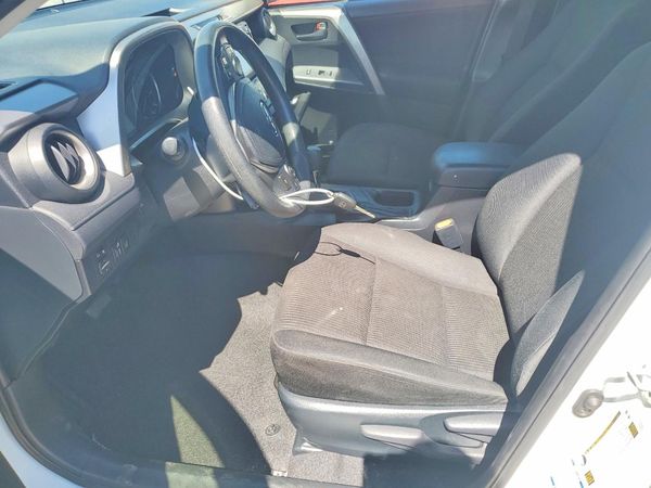 2018 TOYOTA RAV4 LE — DENT
