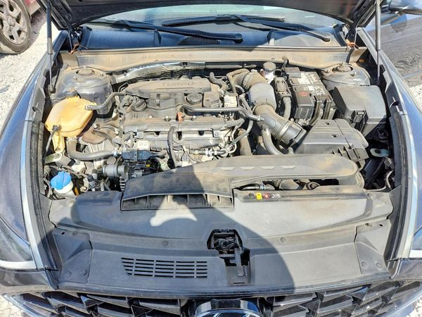 2021 HYUNDAI SONATA Limited — Engine bay