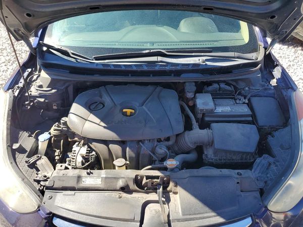 2013 HYUNDAI ELANTRA — Engine bay